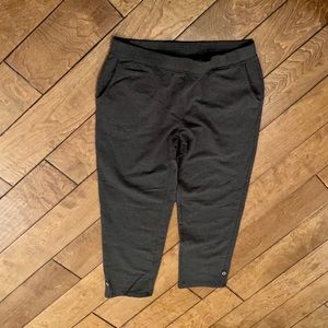 D&Co Active Charcoal Gray Crop Leggings